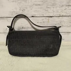 極美品　Fendi ズッカ柄　アクセサリーポーチ　ブラック ロゴポーチ