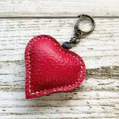 レザークラフト　キーホルダー　ハート　ふっくら　手縫い　赤　革彩