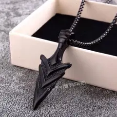 ブラック矢印型ネックレス