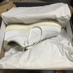 【新品・未使用】Nike Air Force 1 '07 LV8のサムネイル