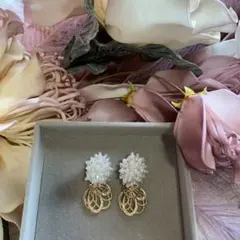❤️花モチーフビーズ装飾ゴールドピアス❤️中古美品一度着用のみ