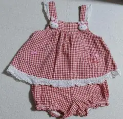 メゾピアノ　立体うさぎ　赤と白のギンガムチェック ベビー服２点セット