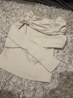 オフショルニット