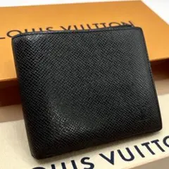 【極美品】LV 二つ折り財布 タイガ 黒 アメリゴ イニシャル無し LOUIS VUITTON（ルイ・ヴィトン） 二つ折り財布 ポルトフォイユ