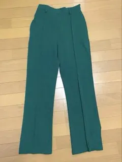 レディース　グリーン　スラックス　パンツ　フレアパンツ　ゴムウエスト