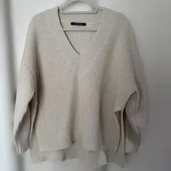 Lugnoncure アイボリー Vネックニット