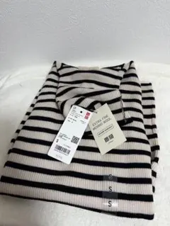 新品　UNIQLO エクストラファインメリノリブタートルネックセーター　S