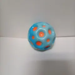 よく跳ねるボールのサムネイル