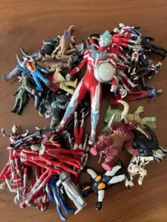 ウルトラマンフィギュア64体＋おまけ2個　ソフビ人形