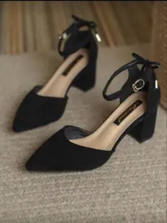 ブラックポインテッドトゥパンプス　中ヒール