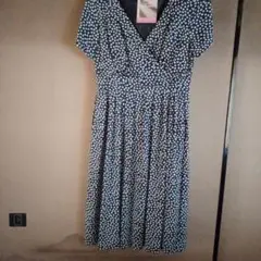 新品 黒と白のドット柄 半袖ワンピース