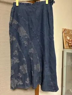 お値下げしました　デニムブルー 花柄刺繍 ロングスカート