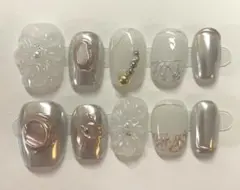 白　メタリック　ユニーク　立体花模様ネイルチップ　サイズS