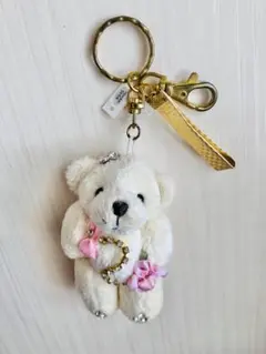 PRADA クマ型キーホルダー 花飾り付き - メルカリ
