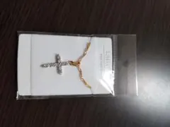 クロス型クリスタルペンダントネックレス　ゴールドメッキ
