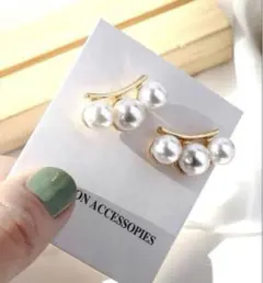 ♪ 新品 大人気 ♪ インポート パール 3連 ピアス 上品 可愛い 白