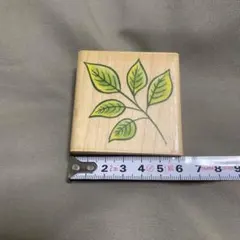 葉デザインの木製スタンプ