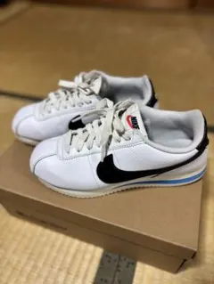 限定カラー　Nike ホワイト/ブラック スニーカー