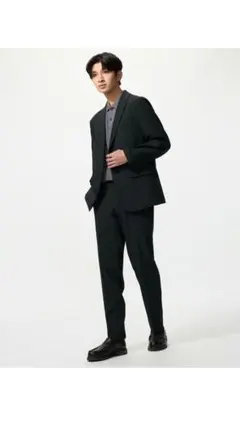 ユニクロ　UNIQLO　感動パンツ　黒のサムネイル