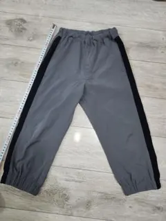 グレー　黒パンツ　 100cm　ユニクロ　春　夏　涼しい　きれい