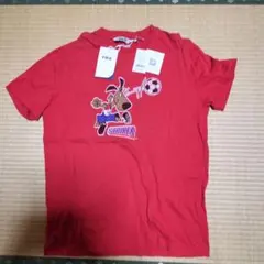 赤いサッカーキャラクターTシャツ