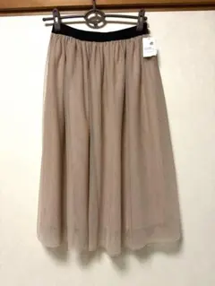 アースミュージックアンドエコロジー　チュールミディスカート　ベージュ