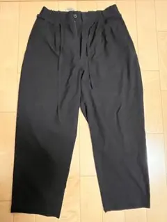 黒ズボン　スラックス　GU