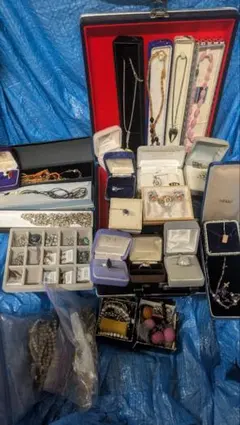 遺品整理 イミテーションジュエリーセットケース付き 1 ルイ・ヴィトン箱付き