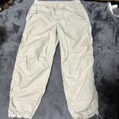 UNIQLO ベージュ パラシュートパンツ　ナイロンパンツ M