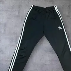 adidas アディダス　ブラック トラックパンツ