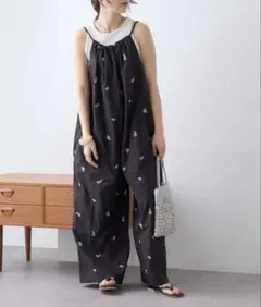 Aguni 花柄刺繍 サロペット オールインワンのサムネイル