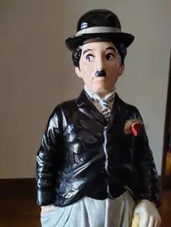 Charles Chaplin 陶器製 フィギュア 置物 Charles Chaplin 陶器製 フィギュア 置物 - メルカリ