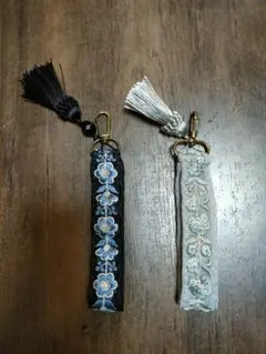 花柄インド刺繍 携帯ストラップ iPhone Android　ブラック　ホワイト