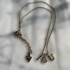 GUESS ネックレス ハート型チャーム付きのサムネイル