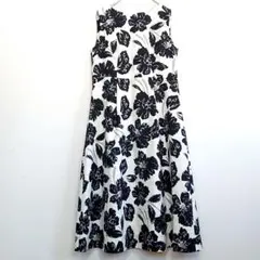 美品 UNTITLED 洗える ボタニカルプリント フィット＆フレアワンピース