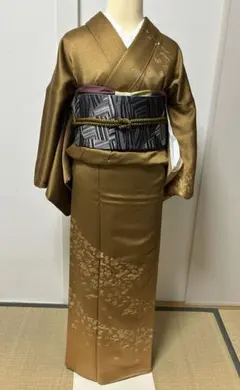 紬☆付け下げ☆裄70cm☆桜☆仕付け付き☆美品☆焦げ茶色系 紬☆付け下げ☆裄70cm☆桜☆仕付け付き☆美品☆焦げ茶色系 - メルカリ
