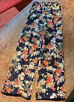 ZARA 脚長パンツ　花柄