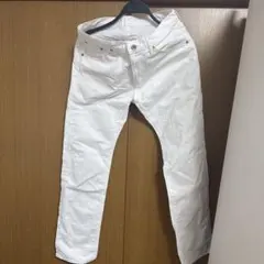 ホワイト スリムフィット デニムパンツ
