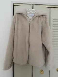 新品、未使用 SLOBE IENA フーディエコファーのサムネイル