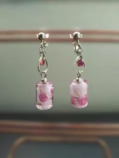 ハンドメイド　ピンクのローズモチーフドロップイヤリング