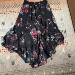 フレアスカート 黒地 花柄　JEANAsis