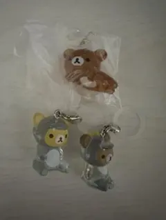 リラックマ　きょうりゅう着ぐるみフィギュア　めじるしアクセサリー