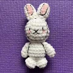 ウサギのあみぐるみ（ストラップ付き） 手作り - メルカリ