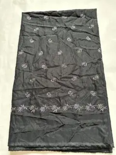 墨色の花柄刺繍サテン生地 約112cm x 135cm