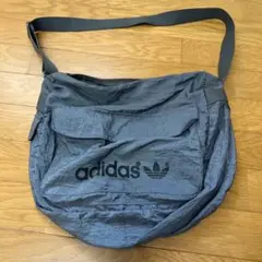 adidas グレー ショルダーバッグ