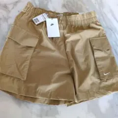 NIKE ウィメンズ カーゴショートパンツ Mサイズ　ほぼ半額！