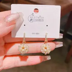 バブルボールピアス 金×白 パール風 フープ 上品 華やか 結婚式 パーティー