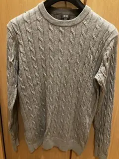 ユニクロ　ケーブルニット　メンズ　グレー