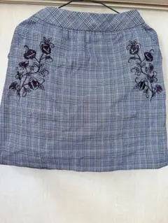 グレー系チェック 花柄刺繍 ミニタイトスカート Sサイズ