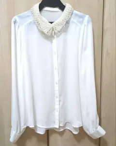 美品　パール襟付き　シフォンシャツ　きれいめ　清楚系
